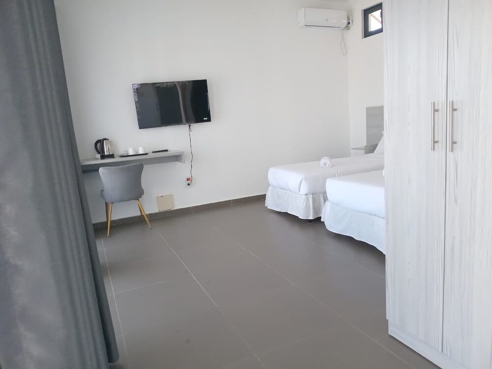 Quarto com secretária